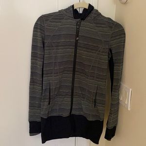 Lululemon in flux jacket with hood and zip pockets